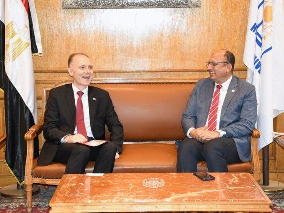 السفير البلغاري يزور جامعة حلوان