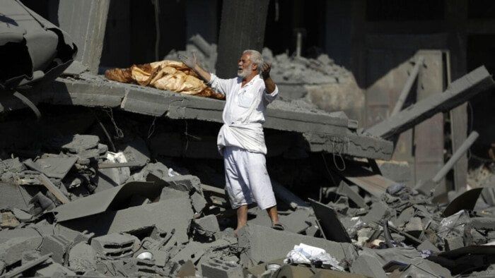 استشهاد ثمانية فلسطينيين بقصف الاحتلال مخيم النصيرات الجديد