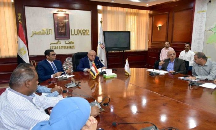 محافظ الأقصر يتابع ملف التقنين والمتغيرات المكانية