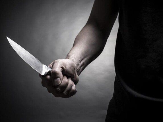 إثر خلافات بينهما.. شخص ينهي حياة شاب بالإسكندرية