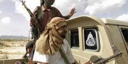اندلاع معركة قبلية عنيفة في مديرية حطيب بشبوة واستخدام الأسلحة الثقيلة يتسبب بنزوح عشرات السكان - بوابة اخر ساعة