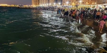 تنفيذًا لتوجيهات محافظ الإسكندرية.. بدء تطبيق قرار منع نزول البحر بعد المواعيد الرسمية - بوابة اخر ساعة