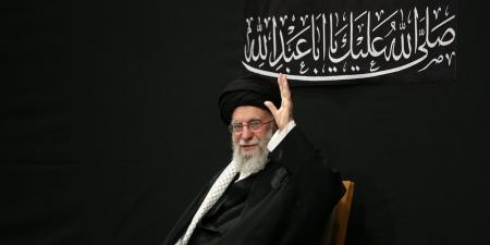 بالفيديو | الإمام الخامنئي يحضر في مراسم عزاء ليلة العاشر في حسينية الإمام الخميني بطهران - بوابة اخر ساعة
