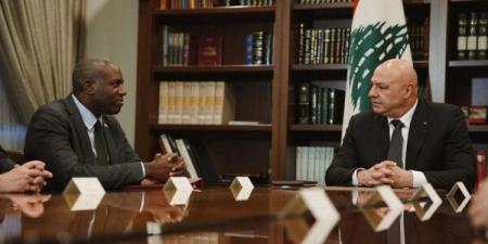 الرئيس عون طالب وزير خارجية بريطانيا بالضغط على إسرائيل لوقف اعتداءاتها والأخير أكّد دعم بلاده لأمن لبنان - بوابة اخر ساعة