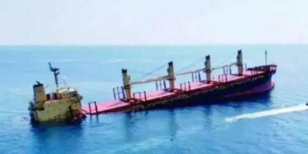 عاجل.. بدء غرق سفينة تجارية تعرضت لهجوم صاروخي قبالة ميناء الحديدة بالبحر الأحمر - بوابة اخر ساعة