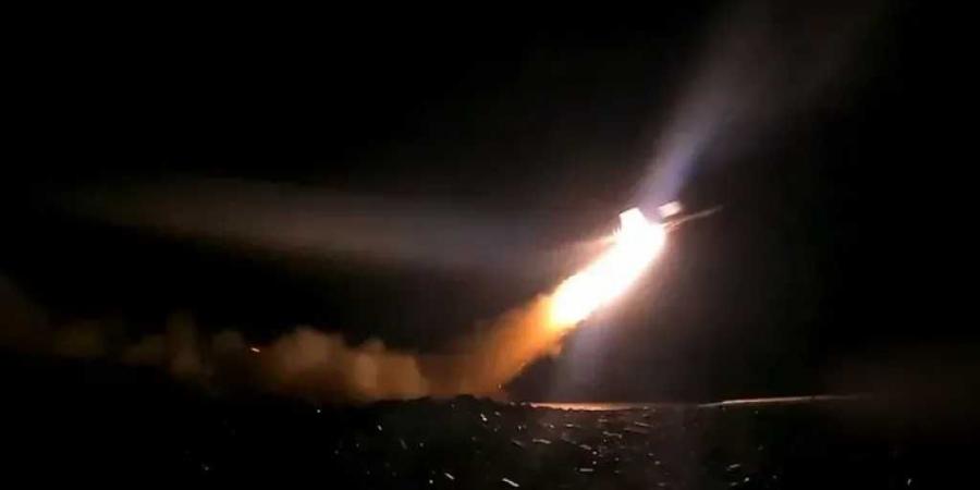 عاجل: هجوم صاروخي حوثي باتجاه إسرائيل والسفير الأمريكي: على قاذفات B-2 أن تزور اليمن - بوابة اخر ساعة