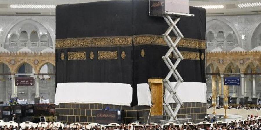 استبدال كسوة الكعبة المشرفة مع حلول العام الهجري الجديد - بوابة اخر ساعة