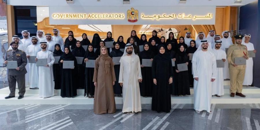 محمد بن راشد يشهد تخريج دفعة جديدة من منتسبي دبلوم المسرعات الحكومية - بوابة اخر ساعة