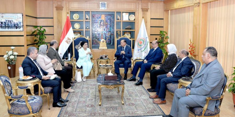 نائب وزير الصحة تبحث تعزيز دور الشراكة مع جامعة المنصورة لتنفيذ الخطة العاجلة للسكان والتنمية - بوابة اخر ساعة