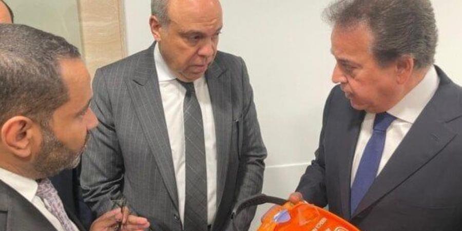 وزيرا الصحة والطيران المدني يتفقدان عيادات الحجر الصحي بمطار القاهرة الدولي - بوابة اخر ساعة