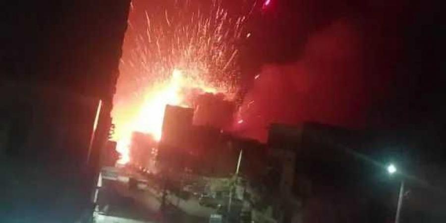 انفجارات عنيفة وحريق هائل عقب قصف حوثي استهدف محطة وقود بمدينة تعز واندلاع اشتباكات - بوابة اخر ساعة