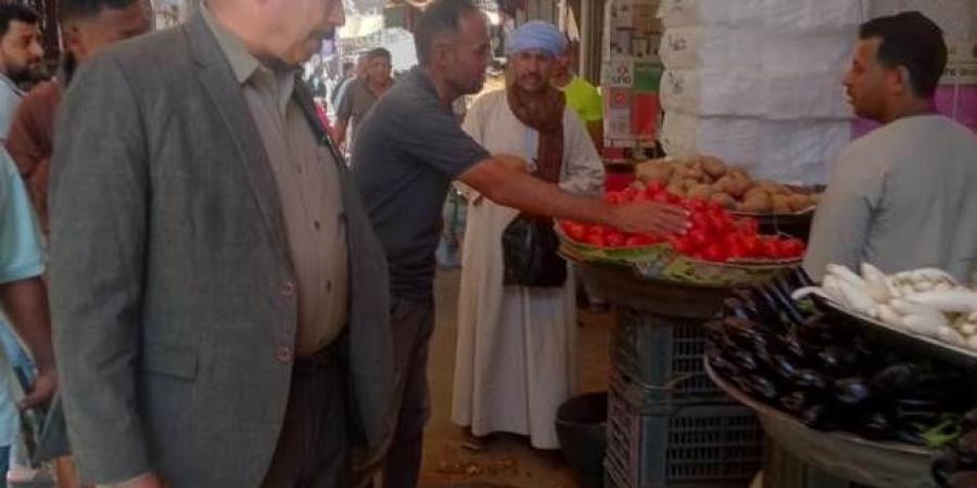 محافظ أسيوط: إزالة اشغالات وتعديات الباعة الجائلين فى أبوتيج - بوابة اخر ساعة