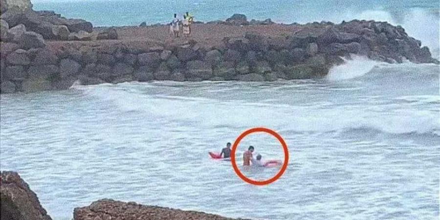 وفاة شاب غرقًا وإنقاذ آخرين أثناء السباحة في البحر بعدن - بوابة اخر ساعة