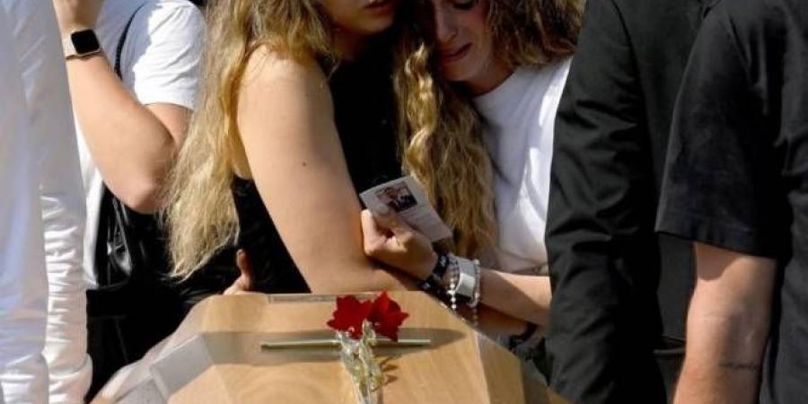انهارت أثناء تشييع جنازته.. زوجة جوتا: ارقد بسلام يا ديوغو - بوابة اخر ساعة