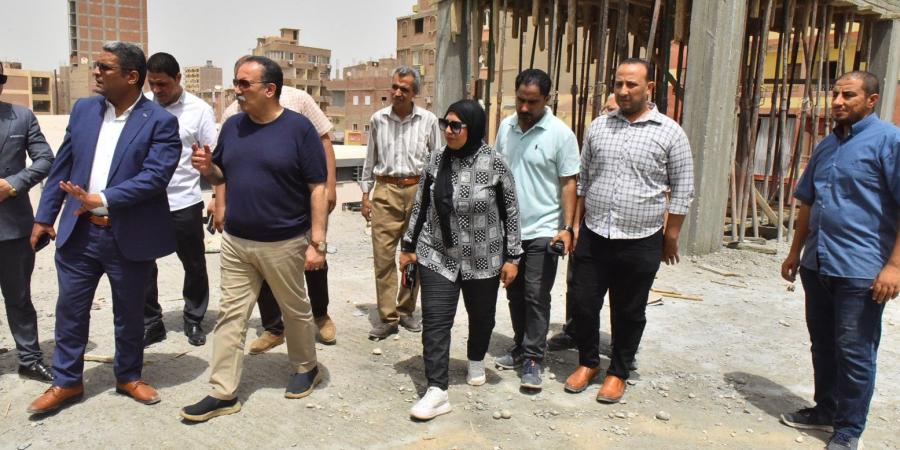 محافظ أسيوط يتفقد مشروع السوق الحضاري بأبنوب تمهيدًا لنقل الباعة - بوابة اخر ساعة