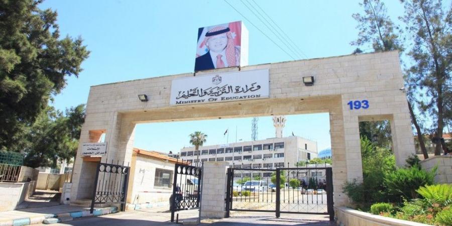 طلبة "التوجيهي" يواصلون التقدم لامتحان الثانوية العامة - بوابة اخر ساعة
