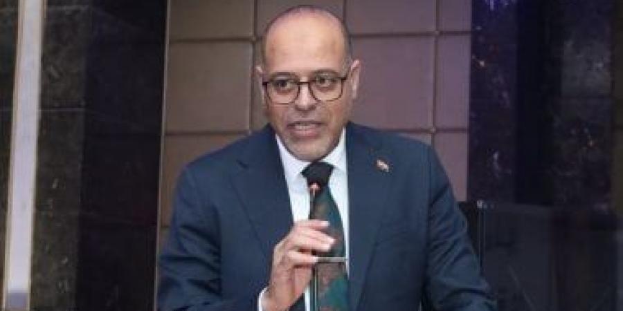 وزير العمل يعلن 178 فرصة عمل فى الإمارات براتب 1800 درهم شهريا - بوابة اخر ساعة