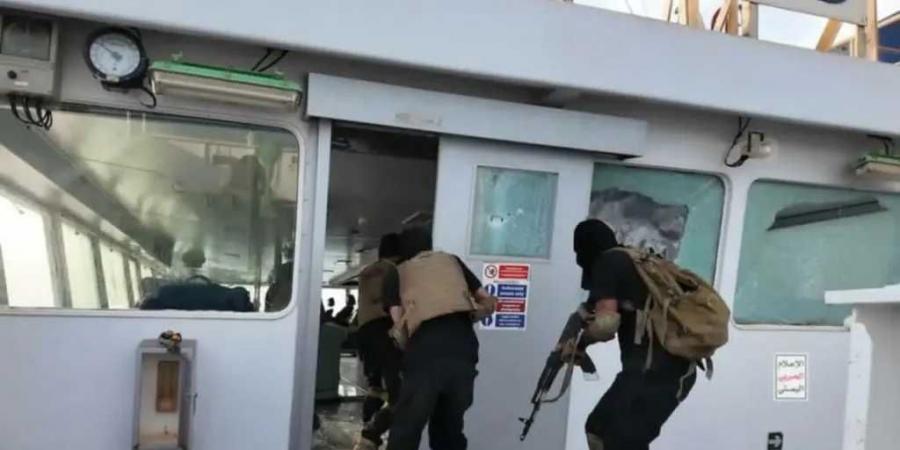 اقتحام قوات خاصة واشتعال النيران حتى الغرق.. شاهد لحظة الهجوم الحوثي على سفينة ”ماجيك سيز” - بوابة اخر ساعة