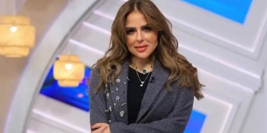 بعد الدنماركية والفرنسي.. فنانة ثالثة تتهم طليقة السقا بسرقة لوحتها - بوابة اخر ساعة