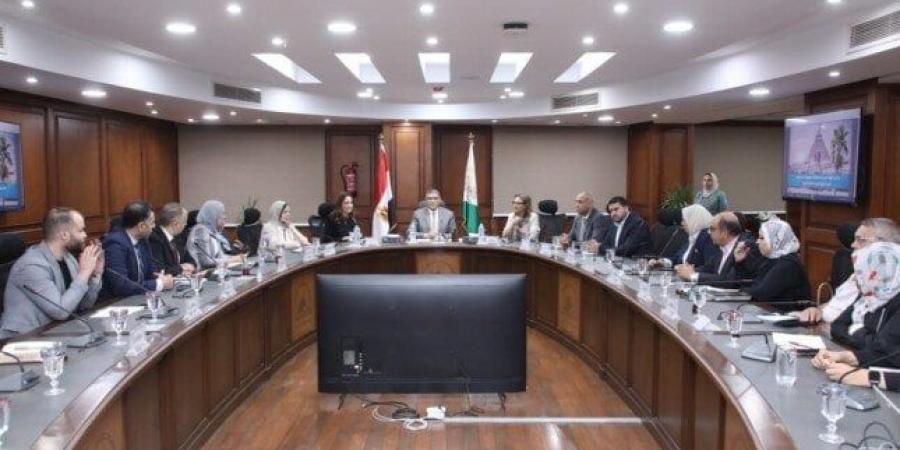 محافظ الجيزة يُناقش مشروع الهوية البصرية للمحافظة - بوابة اخر ساعة