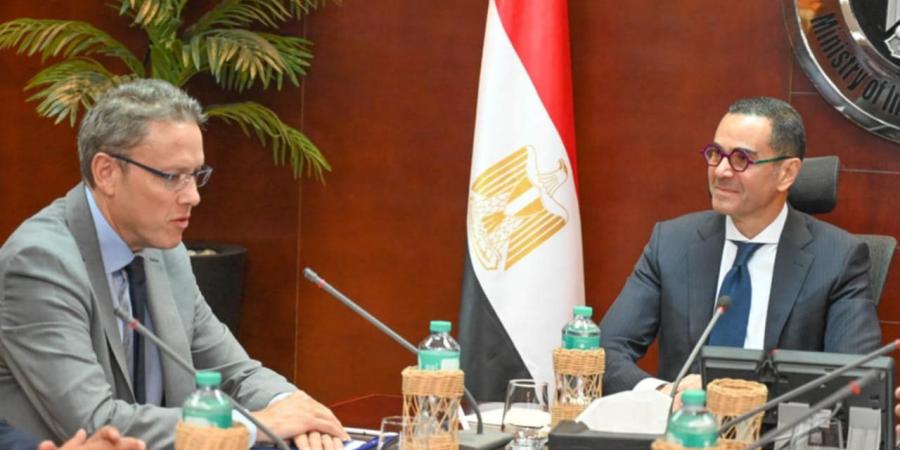 وزير الاستثمار يلتقى وفد شركة ببسيكو العالمية  - بوابة اخر ساعة