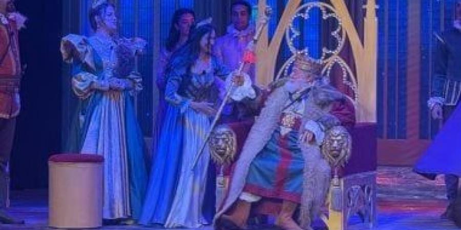 وزيرا الثقافة والخارجية فى افتتاح "الملك لير" على المسرح القومى.. صور - بوابة اخر ساعة