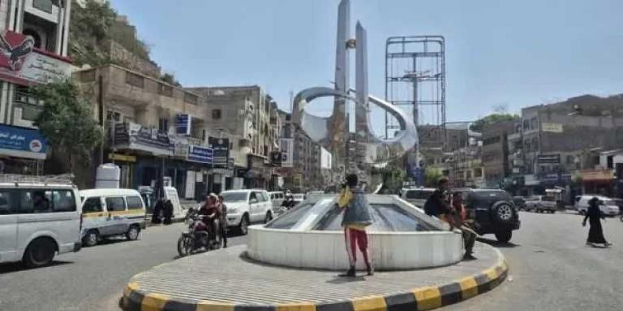 شلل مروري شامل يضرب مدينة تعز إثر إضراب شرطة المرور احتجاجاً على الاعتداءات المتكررة - بوابة اخر ساعة